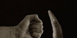 Τι θεωρείται βία