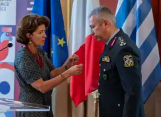 Με το μετάλλιο Τιμής της Γαλλικής Αστυνομίας παρασημοφορήθηκε ο Αρχηγός της Ελληνικής Αστυνομίας