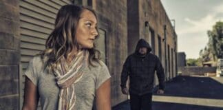 12 συμβουλές αυτοάμυνας που μπορούν να σας σώσουν σε στιγμή ανάγκης