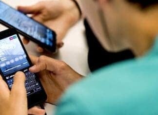 Το Λος Άντζελες θα απαγορεύσει τη χρήση κινητών τηλεφώνων στα σχολεία