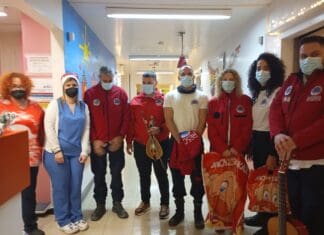 Μέλη της Εθνικής Ομάδας Διάσωσης – Παράρτημα Ηρακλείου είπαν τα κάλαντα σε παιδιά που νοσηλεύονται στο ΠΑ.Γ.Ν.Η