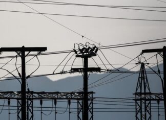 Στα 1,2 δισ. ευρώ το χρόνο το κόστος για τους καταναλωτές από ρευματοκλοπές και απώλειες δικτύου