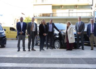 Παραλαβή τριών ηλεκτρικών οχημάτων και δύο φορτιστών από τον Διεθνή Οργανισμό Μετανάστευσης (ΔΟΜ)