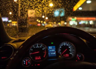 Ποιοι οδηγοί απαγορεύεται να οδηγούν τη νύχτα – Τι ισχύει στην Ευρώπη