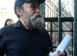 Κοινωνική Κουζίνα: Ελεύθεροι ο ιδρυτής και οι συγκατηγορούμενοί του μετά τις απολογίες για τη διαχείριση των δωρεών