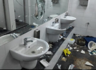 Βανδάλισαν δημόσιες τουαλέτες στη Ν. Παραλία-Μηνυτήρια αναφορά από τον δήμο