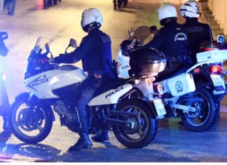 ΕΛΑΣ: Άγνωστοι προκάλεσαν φθορές σε καταστήματα στην Κυψέλη – 20 προσαγωγές