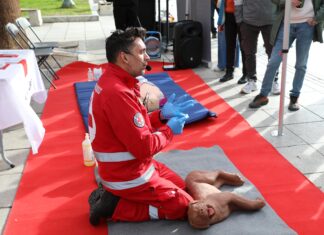 Ο Ε.Ε.Σ. τίμησε την Ημέρα Θυσίας του Διασώστη με μεγάλη δράση στην Πλατεία Συντάγματος (βίντεο)