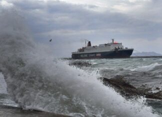 Δεμένα τα πλοία σε πολλά λιμάνια, λόγω θυελλωδών ανέμων