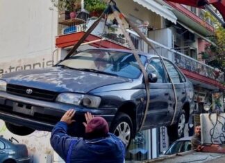 Δεκάδες εγκαταλελειμμένα Ι.Χ. και δίκυκλα μαζεύτηκαν από τους δρόμους της Θεσσαλονίκης