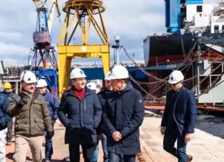 Περιοδεία Χατζηδάκη στα Ναυπηγεία της ΟΝΕΧ στη Σύρο