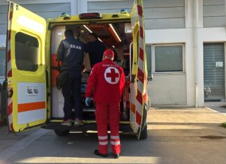 Εθελοντές του Ελληνικού Ερυθρού Σταυρού συνέδραμαν γυναίκα που γέννησε μέσα σε αυτοκίνητο στα Σπάτα