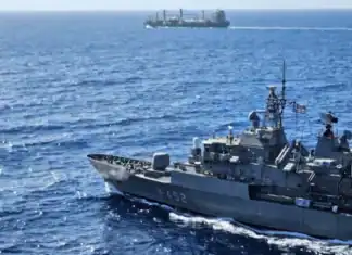 Τουρκική κορβέτα βόρεια της Κρήτης