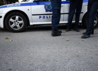 Χαλκιδική: Δύο άτομα έσπαγαν με κλεμμένο όχημα τις εισόδους καταστημάτων και διέπρατταν διαρρήξεις