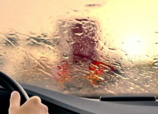 Όλα όσα πρέπει να κάνεις και να γνωρίζεις αν θα οδηγήσεις με βροχερό καιρό