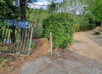 Προκαταρκτική έρευνα για τον τραυματισμό του 2χρονου αγοριού από καγκελόπορτα στη Λίμνη του Ωραιοκάστρου