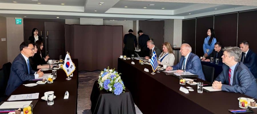 2e16d0ba.fill-900x400