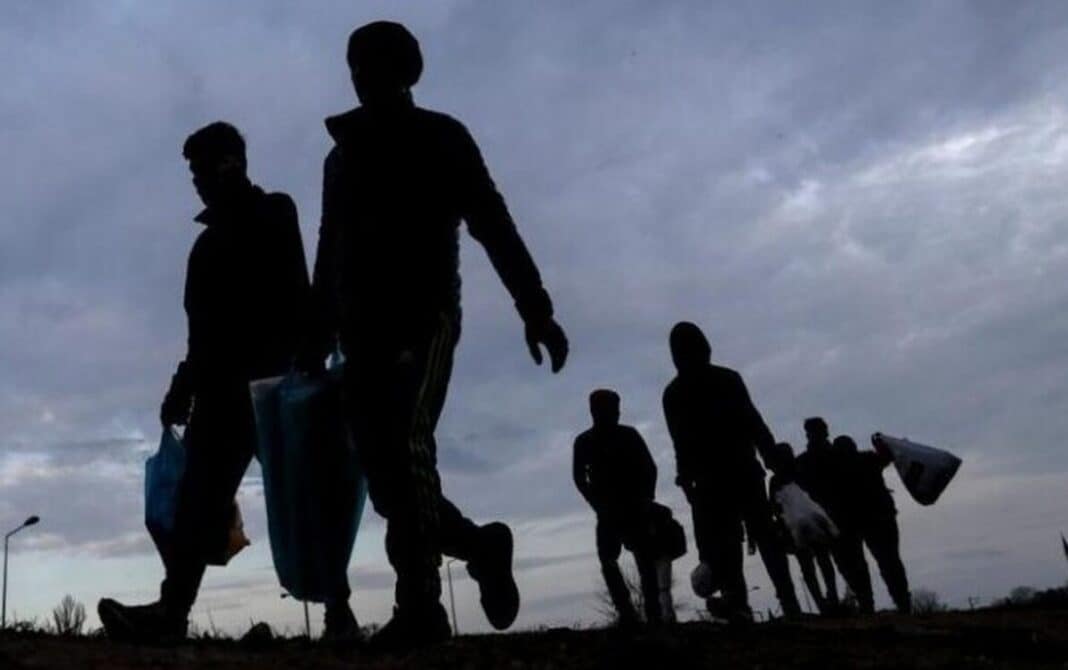 PARANOMOI-METANASTES