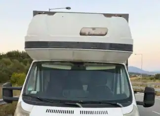 Οδηγός Ι.Χ.Φορτηγού μετέφερε 16 παράτυπους μετανάστες σε ειδικά διαμορφωμένες κρύπτες (βίντεο)