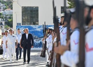 Στο Κέντρο Εκπαίδευσης του Πολεμικού Ναυτικού στον Πόρο ο Ν. Δένδιας