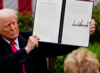 Ο Ντ. Τραμπ αλλάζει τους μεταπολεμικούς κανόνες του εμπορίου