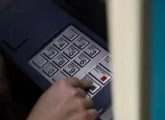 Λιβανέζικη Παγίδα: Η κρυφή απάτη του καλοκαιριού που αδειάζει κάρτες ΑΤΜ – Πώς θα… γλυτώσετε