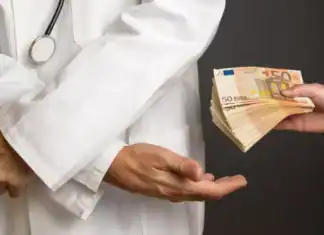 Άδ. Γεωργιάδης: Καταγγελία για «φακελάκι» – Αρχίζει ΕΔΕ και η υπόθεση διαβιβάζεται στην Εισαγγελία