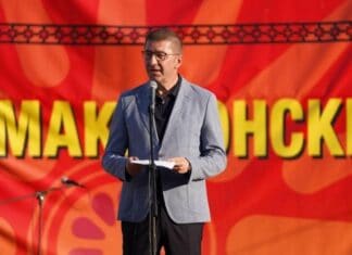 Είναι αμετανόητοι – Σκοπιανός πρωθυπουργός από αλβανικό έδαφος: «Δεν είμαστε Έλληνες, ούτε Σέρβοι, ούτε Βούλγαροι. Είμαστε Μακεδόνες»