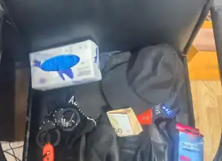 Συνελήφθη 24χρονος στην Βούλα Αττικής, κατηγορούμενος για κλοπή, αποδοχή και διάθεση προϊόντων εγκλήματος και βία κατά υπαλλήλων