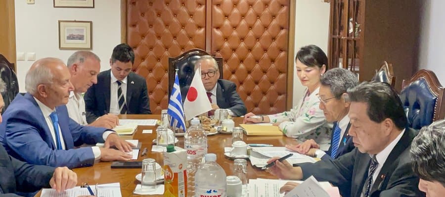 2e16d0ba.fill-900x400