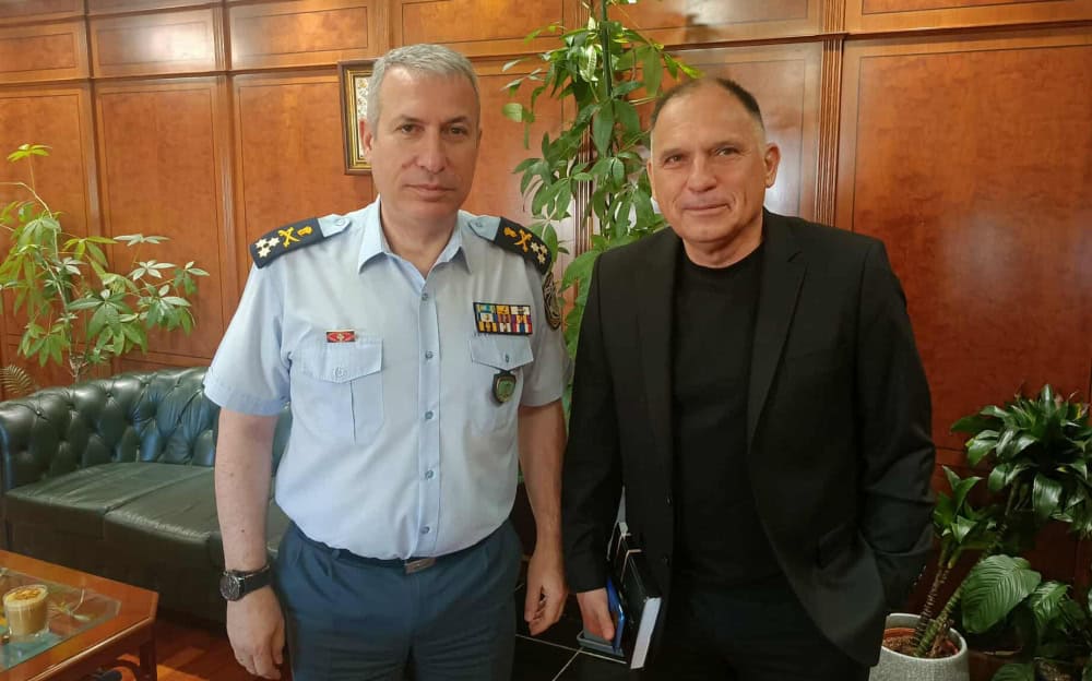 ef0fbc18ef77bd5adab951df7ad47d8f_XL