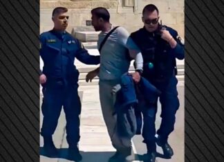 Λαθρομετανάστης βρίζει τους Εύζωνες – Η απάντηση του Υπουργού Μετανάστευσης (βίντεο)