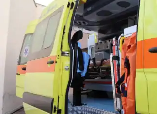 Πυροσβεστικό όχημα συγκρούστηκε με ΙΧ στην Κερατέα – Νεκρή μια 61χρονη