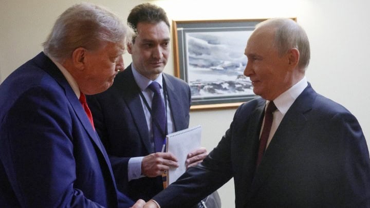 w16-184627PutinTrump30659374