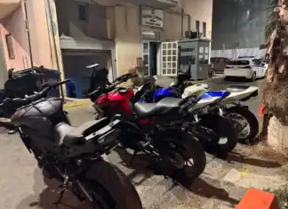 Η Δ/νση Τροχαίας Αττικής συνέλαβε 4 οδηγούς δικύκλων μεγάλου κυβισμού για τέλεση αυτοσχέδιων αγώνων, μετά από διαδικτυακό κάλεσμα