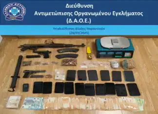 Πάνω από ένας τόνος και 161 κιλά κάνναβης, πολεμικό τυφέκιο και πιστόλια σε Αττική και Αρκαδία (βίντεο)
