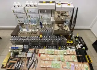 Κύκλωμα εισήγαγε λαθραία ποτά και παράνομα φυτοπροστατευτικά προϊόντα με τουριστικά λεωφορεία (βίντεο)