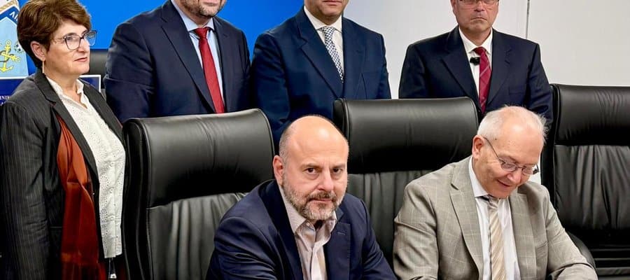 2e16d0ba.fill-900x400