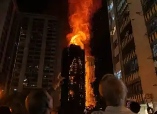 Χονγκ Κονγκ: Τουλάχιστον 36 νεκροί και εκατοντάδες αγνοούμενοι μετά την πυρκαγιά σε συγκρότημα κατοικιών