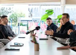 Συνάντηση Μ. Χρυσοχοΐδη με νέους τσιγγάνους ενεργούς πολίτες της Αγίας Βαρβάρας για την ενίσχυση της κοινωνικής συμβίωσης