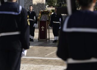 Παρουσία Νίκου Δένδια στην τελετή επίσημου εορτασμού του Προστάτη του Πολεμικού Ναυτικού Aγίου Νικολάου στη ΣΝΔ