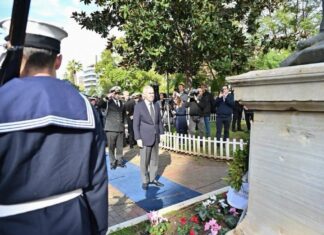 Ο Θανάσης Δαβάκης στην επιμνημόσυνη δέηση για τον Ήρωα των Ιμίων Αντιναύαρχο Παναγιώτη Βλαχάκο ΠΝ