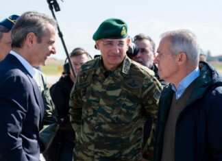 Συνοδεία Θανάση Δαβάκη η επίσκεψη του Κυριάκου Μητσοτάκη στην 110 Πτέρυγα Μάχης στη Λάρισα