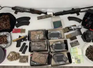 2 συλλήψεις για κατασκευή και κατοχή εκρηκτικών και εμπρηστικών υλών, πλαστογραφία, κλοπή και παράβαση του νόμου για τα όπλα (video)