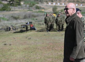 Στο Κέντρο Εκπαίδευσης Νεοσυλλέκτων στη Θήβα ο Ν. Δένδιας