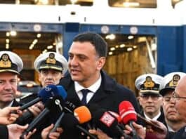 Β. Κικίλιας από λιμάνι Πειραιά: «Πάνω απ’ όλα η ασφάλεια» – Έκκληση για προσοχή στην πασχαλινή έξοδο