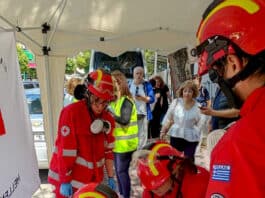Διασώστες σε Άσκηση Ετοιμότητας για Σεισμό στο Δημαρχείο Ηρακλείου Αττικής (βίντεο)