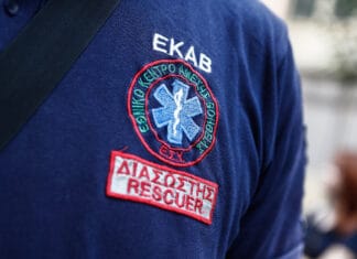 Βαρέα και ανθυγιεινά για νοσηλευτές και διασώστες ΕΚΑΒ – Τι αλλάζει σε μισθούς και συντάξεις