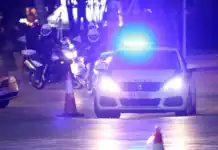 Χειροπέδες σε τρεις παρκαδόρους και υπεύθυνο μαγαζιού στη Γλυφάδα – Κατέλάμβαναν παράνομα δημόσιο χώρο για στάθμευση