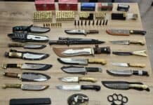 Ρέθυμνο: Χειροπέδες σε τρία άτομα μετά από έφοδο της ΕΛ.ΑΣ. – Βρέθηκαν όπλα και «εικονικά» κοπάδια